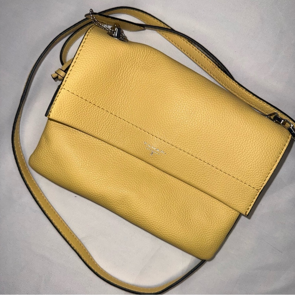 T Tahari Yellow Genuine Leather Crossbody Bag NWOT Flap Silver Hardware - Picture 6 of 7